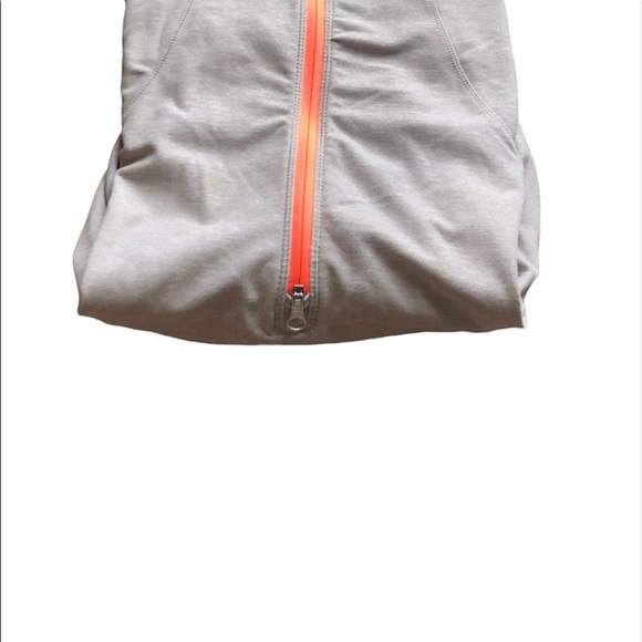 Grey sweatshirt super comfy lululemon - Picture 2 of 7